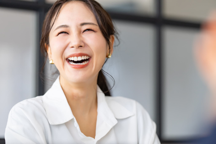 笑顔の女性