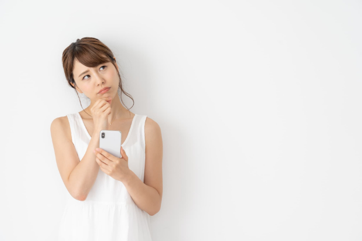歯科のレーザー治療とはと考える女性
