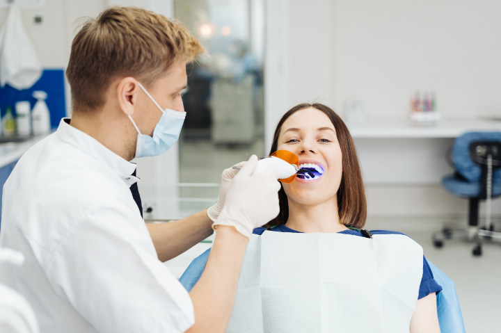 ストリークレーザー治療を受ける女性