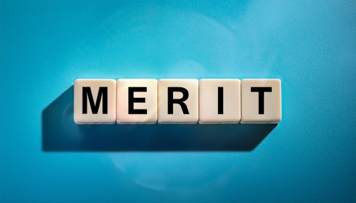 銀歯を白くするメリットを説明するイメージ