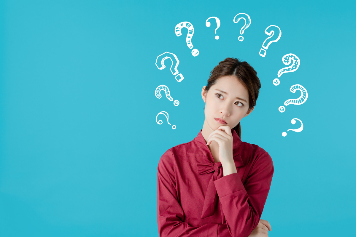 顎関節症は何科に行けばいいかを考えている女性