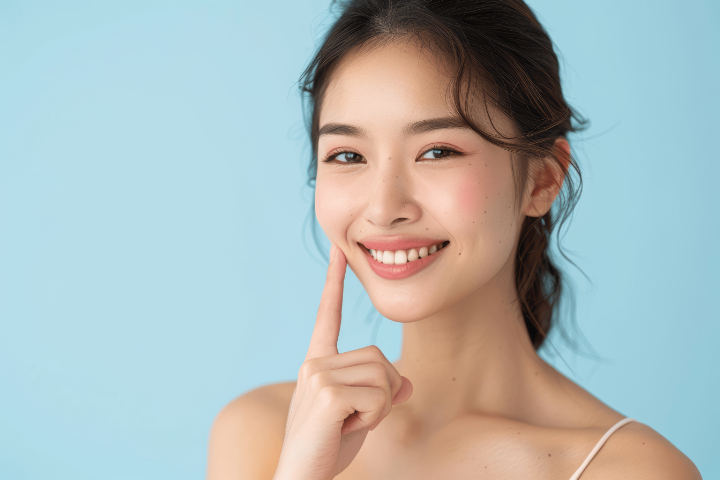 虫歯予防をして健康な歯を維持する女性