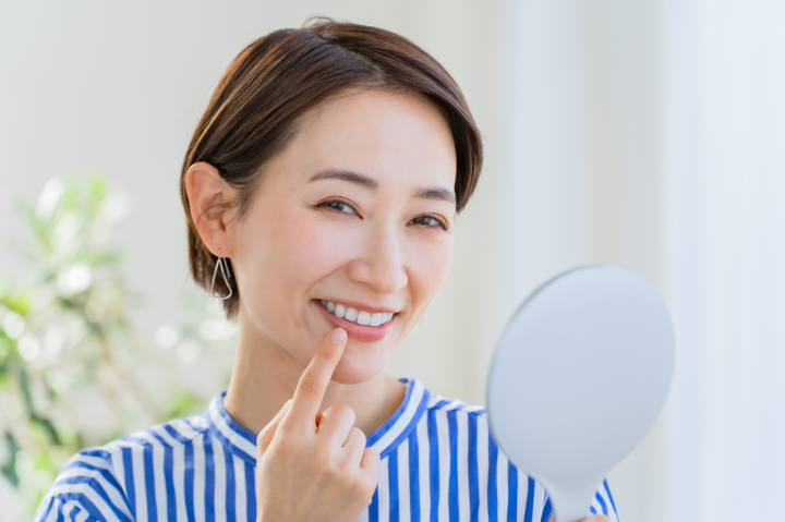 根管治療を終え安心した笑顔の女性